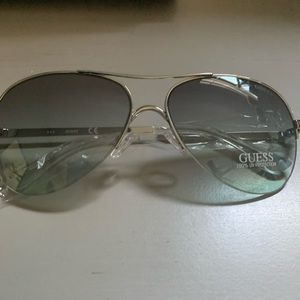 Guess light greenish blue gradient lens aviators